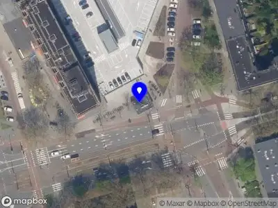 Ambulance met gepaste spoed naar de Walenburgerweg in Rotterdam