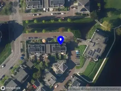 Ambulance met grote spoed naar de Frans Everstijnstraat in Voorschoten