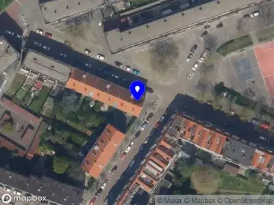 Ambulance met grote spoed naar de Bas Jungeriusstraat in Rotterdam