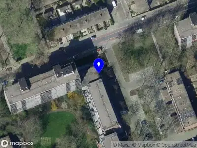 Ambulance met grote spoed naar de Komijnhof in Hoogvliet Rotterdam