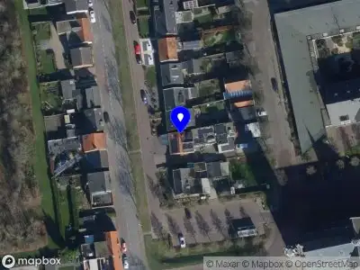 Brandweer en politie met gepaste spoed naar de Van Zijlstraat in 's-Heerenhoek vanwege wateroverlast
