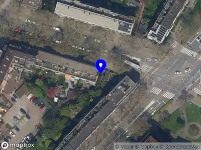 Ambulance met grote spoed naar de Mathenesserlaan in Rotterdam
