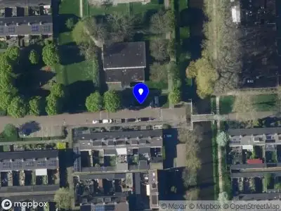 Ambulance met grote spoed naar de Piet van Egmondweg in Bovenkarspel