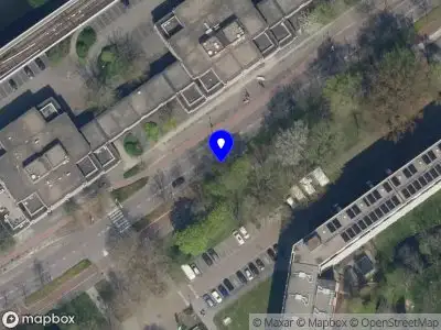 Ambulance met grote spoed naar de De Linie in Capelle aan den IJssel
