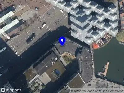 Ambulance met grote spoed naar de Gelderseplein in Rotterdam