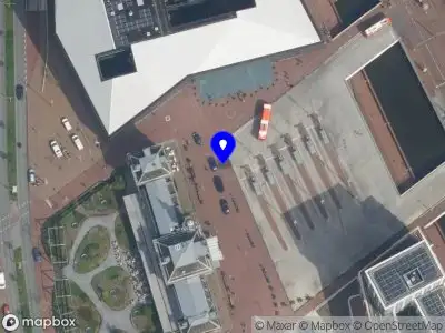 Ambulance met gepaste spoed naar de Stationsplein in Delft