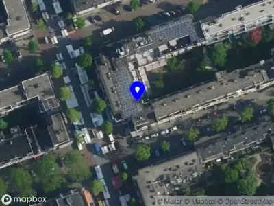 Ambulance met grote spoed naar de Roomtuintjes in Amsterdam