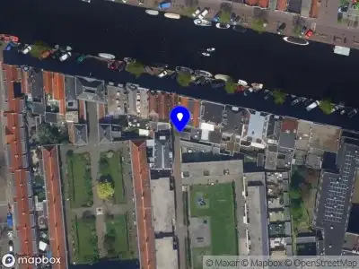 Ambulance met grote spoed naar de Hekkensteeg in Leiden