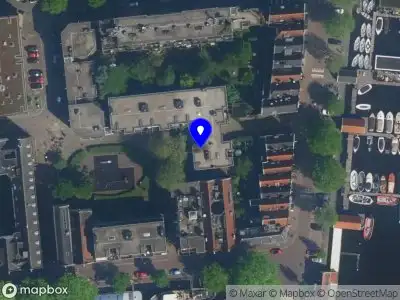 Ambulance met gepaste spoed naar de Jan Mensplein in Amsterdam