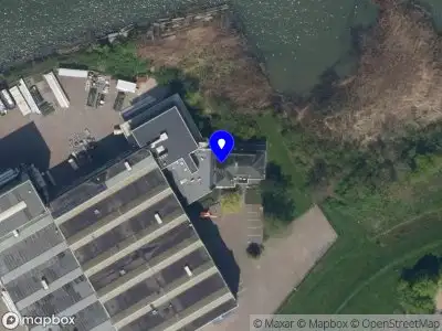 Ambulance met grote spoed naar de Veerweg in Nieuw-Lekkerland