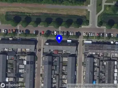 Ambulance met grote spoed naar de Zeehavenlaan in Dordrecht