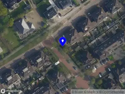 Ambulance met grote spoed naar de Laan van Floris de Vijfde in Nootdorp