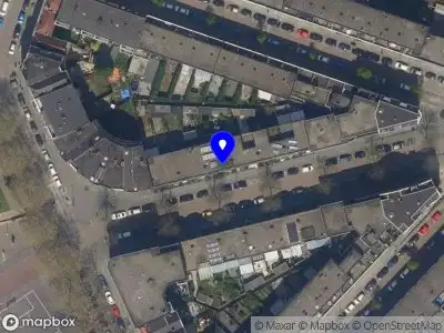 Ambulance met grote spoed naar de Rosier Faassenstraat in Rotterdam