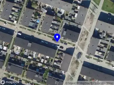 Ambulance met gepaste spoed naar de Noordzijdsedijk in Hoogvliet Rotterdam