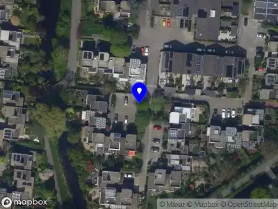 Ambulance met grote spoed naar de Vederwier in Leiden