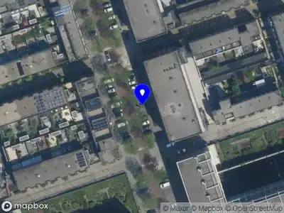 Ambulance met grote spoed naar de Willem Heselaarsstraat in Amsterdam