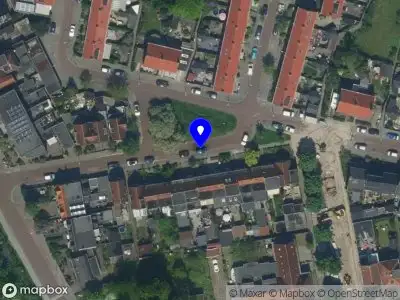 Ambulance met grote spoed naar de Smidt van Gelderstraat in Velsen-Noord