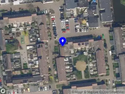 Ambulance met grote spoed naar de Klepperdans in Capelle aan den IJssel