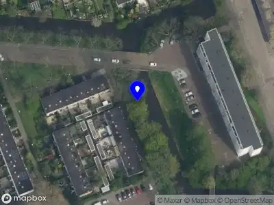 Ambulance met grote spoed naar de Isaäc da Costalaan in Delft