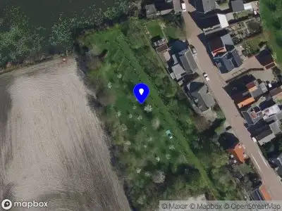 Brandweer met grote spoed naar de Spoorstraat in Hooge Zwaluwe vanwege een buitenbrand