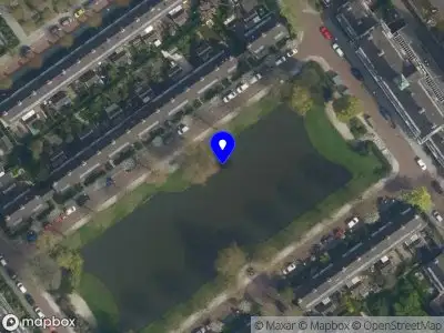 Ambulance met grote spoed naar de Frederik Matthesstraat in Delft