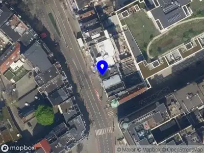 Ambulance met grote spoed naar de Van Vollenhovenstraat in Rotterdam