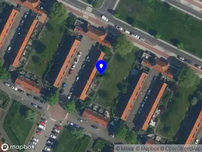 Ambulance met grote spoed naar de Wijdenesserstraat in Amsterdam