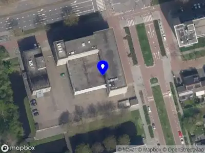 Ambulance met gepaste spoed naar de Hoofdweg in Rotterdam