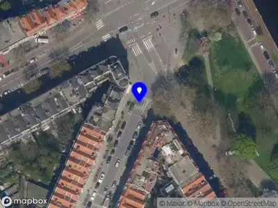 Ambulance met gepaste spoed naar de Mathenesserdijk in Rotterdam
