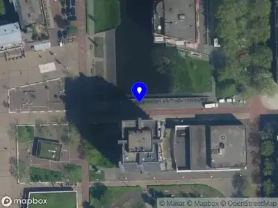 Ambulance met gepaste spoed naar de Ruys de Beerenbrouckstraat in Amsterdam