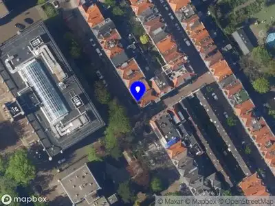 Ambulance met grote spoed naar de Prinses Mariestraat in 's-Gravenhage