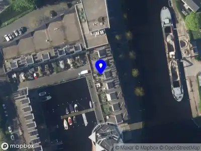 Ambulance met gepaste spoed naar de Delftse Jaagpad in Leiden