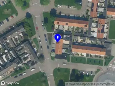 Ambulance met grote spoed naar de Schoklandstraat in Volendam