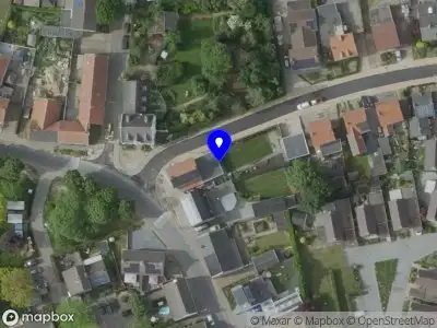 Ambulance met grote spoed naar de Dorpstraat in Grathem