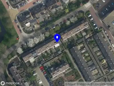 Ambulance met grote spoed naar de Burgemeester Nederveenlaan in Zevenhuizen