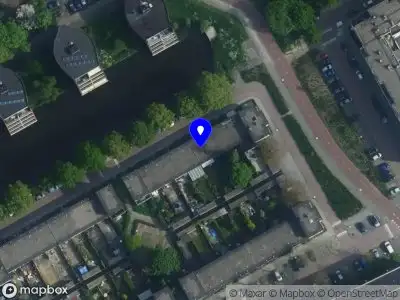 Ambulance met grote spoed naar de Kagelinkkade in Amsterdam