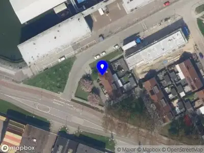 Ambulance met grote spoed naar de Rimonpad in Rotterdam