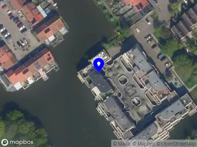 Ambulance met gepaste spoed naar de Sterrekinderen erf in Capelle aan den IJssel