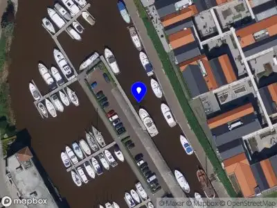 Brandweer en politie met grote spoed naar de Havenpad in Steenbergen vanwege personen te water