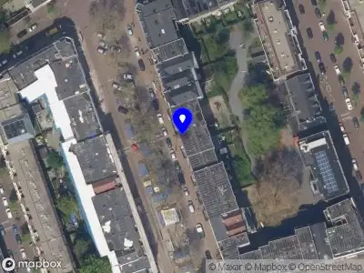 Ambulance met grote spoed naar de Rechthuislaan in Rotterdam