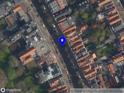 Ambulance met grote spoed naar de Cellebroerstraat in Delft