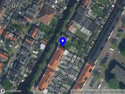 Ambulance met grote spoed naar de Sluispad in Zaandam