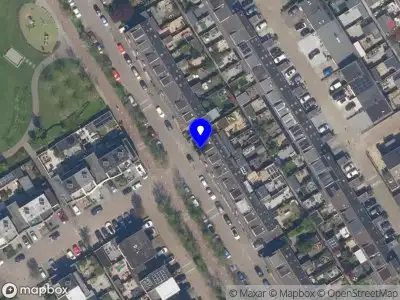 Ambulance met grote spoed naar de De Vlinderhoven in Schiedam