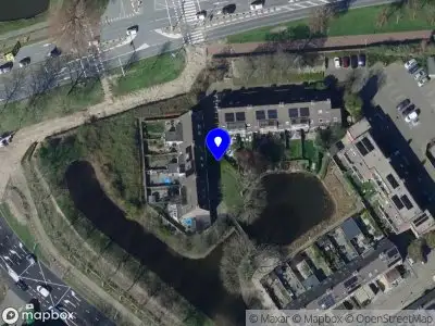 Ambulance met grote spoed naar de Zeisvoorde in Spijkenisse