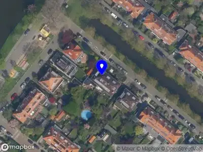 Ambulance met grote spoed naar de Breitnersingel in Rotterdam