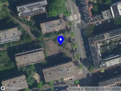 Ambulance met grote spoed naar de Watervalplein in Amsterdam