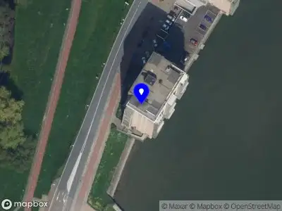Ambulance met grote spoed naar de Ketensezoom in Capelle aan den IJssel