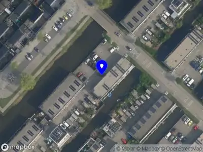 Ambulance met grote spoed naar de Johanninkwater in 's-Gravenhage