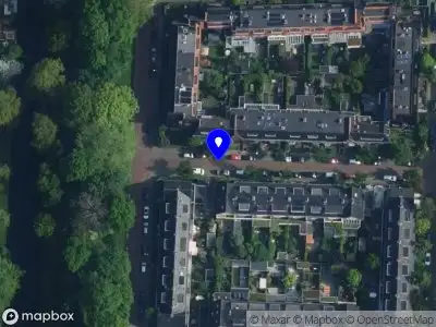Ambulance met grote spoed naar de Boekenrodelaan in Amstelveen
