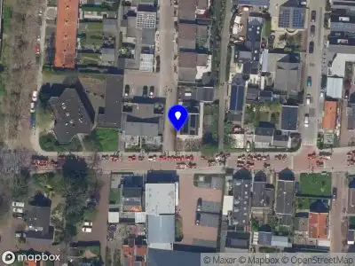 Ambulance met grote spoed naar de Burgemeester van der Willigenstraat in Lekkerkerk